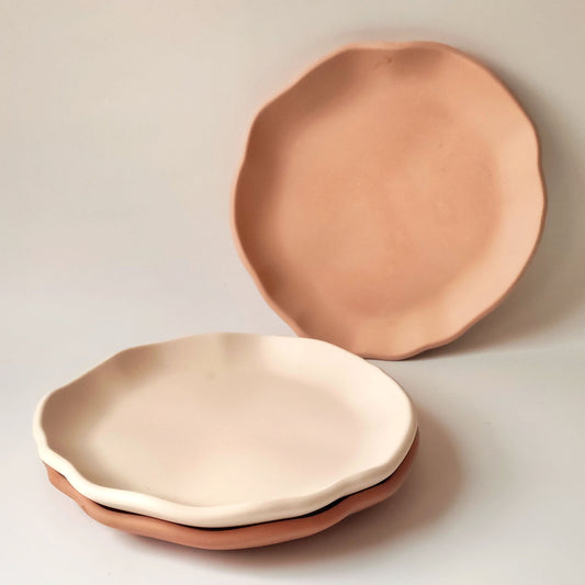 Ruffle-shaped, round jesmonite vanity tray by Kndly home in different neutral colors. 